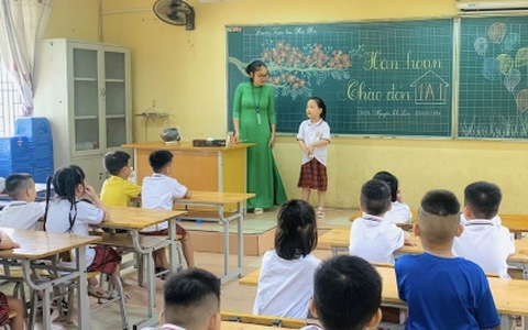 Phụ huynh Hà Nội tố bị trường 'ép' tặng điều hòa, máy chiếu: Phòng GD&ĐT nói gì?
