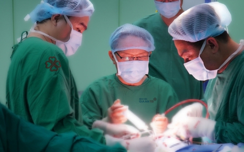 4 giờ cân não để phẫu thuật khối u não khổng lồ cho cụ bà 83 tuổi