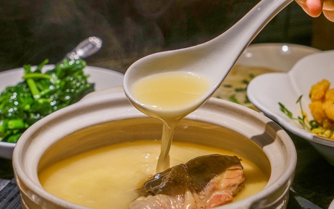 Trẻ 6-12 tháng nên tránh xa 7 loại nước này nếu không sẽ gây tổn thương thận và lá lách