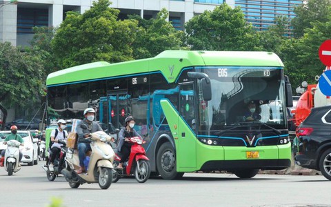 Mở tuyến buýt điện đầu tiên kết nối với sân bay Nội Bài