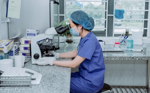 Sau biến cố đau lòng, bà mẹ U60 quyết sinh con ở tuổi mãn kinh