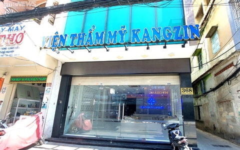 Bị phanh phui chuyện để lao công phẫu thuật cho khách, thẩm mỹ Kangzin vẫn tiếp tục nhận cắt mí mắt