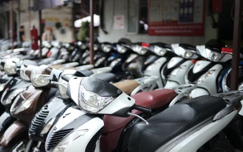 Sau ngày định giá biển số, thị trường xe cũ ế chỏng chơ, dân buôn đóng cửa 'nghỉ khỏe'