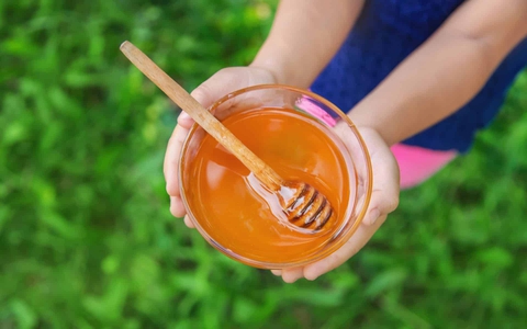 Mật ong được ví như "thần dược tự nhiên" nhưng trẻ dưới độ tuổi này ăn có nguy cơ ngộ độc cao