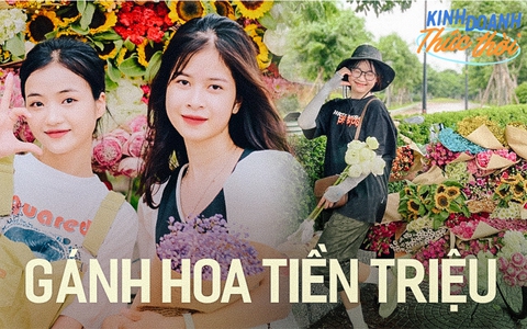 Gánh hoa đặc trưng của đường phố Hà Nội không ngờ lại mang tới cơ hội kiếm cả triệu mỗi ngày cho người dân thành phố khác
