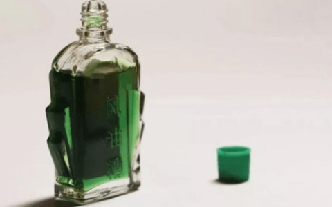 Nhỏ 1 giọt dầu gió vào rốn trước khi đi ngủ được lợi gì?