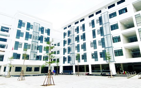 Trường tiểu học CÔNG LẬP mới xây ở quận Đống Đa đang khiến nhiều phụ huynh trầm trồ: To đẹp chẳng kém trường tư!