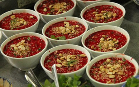 Vì sao không ăn tiết canh, đồ tái sống vẫn nhiễm liên cầu khuẩn?