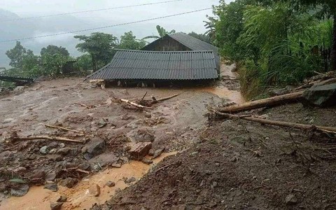 Hình ảnh bên trong hai xã bị cô lập do mưa lũ ở Yên Bái