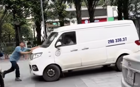 Xác minh danh tính tài xế hành hung, tông xe liên tục vào người đàn ông rồi bỏ chạy