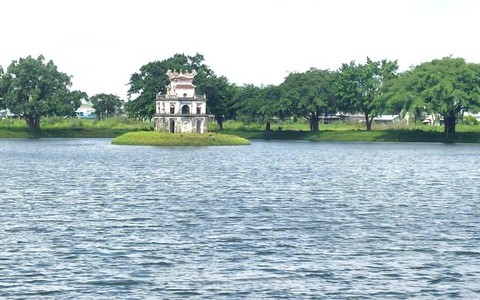 Cận cảnh "phiên bản Hồ Gươm" ở Bình Dương