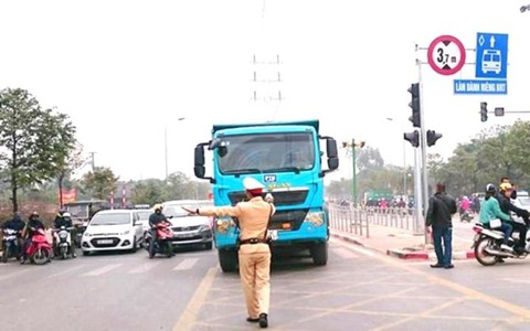 Đi xe vào làn đường BRT bị phạt bao nhiêu tiền?