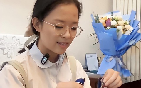Chia sẻ bí quyết đỗ đại học, nữ sinh đang được khen bỗng vướng tranh cãi khi danh tính bố mẹ bị lộ