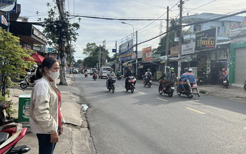Vụ người mẹ gõ cửa từng nhà tìm nguyên nhân cái chết của con gái: Nhân chứng nói tài xế bóp còi inh ỏi
