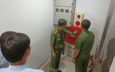 Theo đoàn liên ngành kiểm tra chung cư mini, nhà cho thuê trọ ở Hà Nội