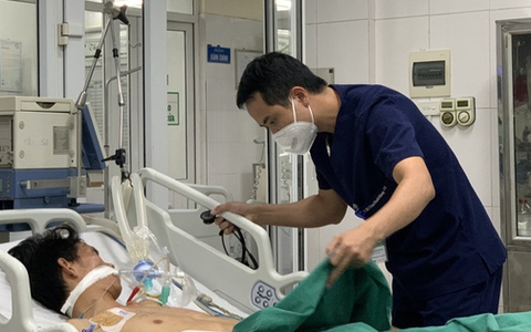 Bệnh nhân trẻ nguy kịch, men gan tăng đến 400 lần do sốt xuất huyết