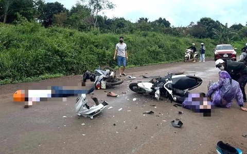 Xe máy tông nhau, 3 người thương vong