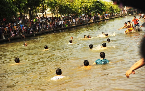 Thích thú màn bắt vịt trên sông ở Kim Sơn, Ninh Bình chào mừng Quốc khánh 2/9