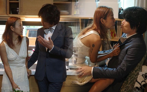 Hot rần rần bộ ảnh cưới độc lạ kỷ niệm 10 năm Lee Hyori "theo chồng bỏ cuộc chơi"
