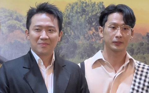 Tuấn Trần lần đầu lộ diện hậu tin hẹn hò Phương Anh Đào, sượng trân khi phải đứng cạnh Trấn Thành?