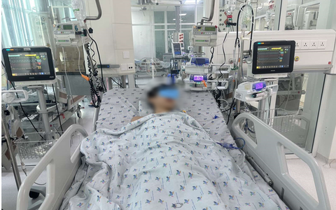 Can thiệp ECMO cứu bé trai viêm cơ tim, sốc tim, suy đa tạng