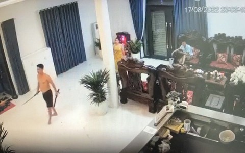 Điều tra vụ côn đồ xông vào nhà đánh cặp vợ chồng nhập viện