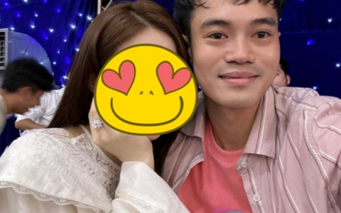 Xây xong biệt thự, Văn Toàn bỗng đăng ảnh thân mật cùng 1 cô gái “tạo scandal”