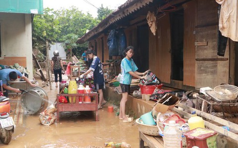 Học sinh ở Nghệ An kể lại giây phút sinh tử nơi lũ dữ, dỡ mái nhà cầu cứu