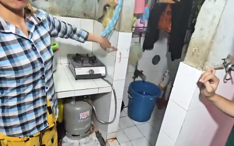 Bắt khẩn cấp kẻ vũ phu chích điện, đâm dao vào vùng kín người vợ