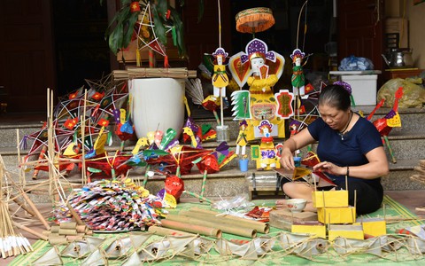 Nghệ nhân cuối cùng làm đèn Trung thu làng Hậu Ái