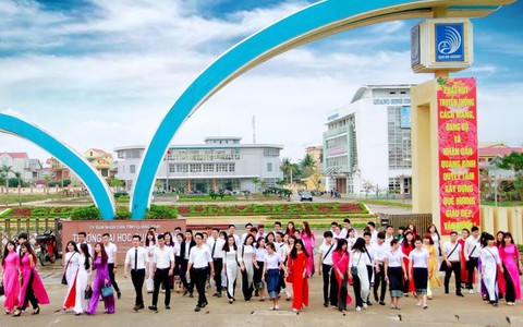 Trường đại học Quảng Bình nợ lương 8 tháng, hàng chục giảng viên, nhân viên trước nguy cơ mất việc