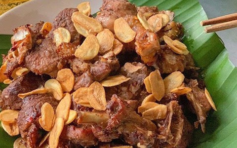 Đổi mới thực đơn cho cả gia đình bằng món ngan cháy tỏi đơn giản, phù hợp cho những ngày mưa