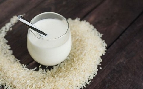 Có nên uống nước gạo rang thường xuyên?