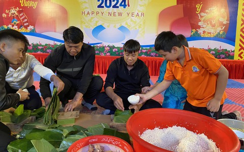 Trải nghiệm Tết sớm của các em học sinh tiểu học ở Ninh Bình
