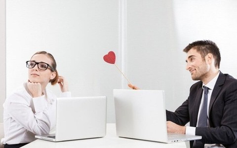Tỏ tình bị từ chối, chàng trai gọi cảnh sát vu cho đồng nghiệp nữ bán dâm
