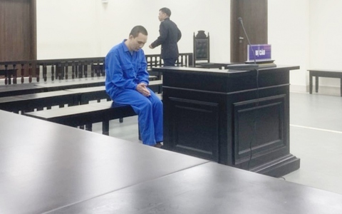 Lĩnh 12 năm tù vì dùng dao đâm bạn trai của vợ cũ