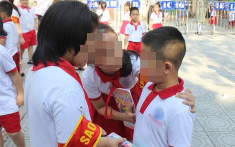 Hiệu trưởng đề xuất bỏ đội Sao đỏ: Chẳng hạn lớp bị trừ điểm vì em nào đó, cô chủ nhiệm lại "điên" lên rồi đâm ra tạo áp lực