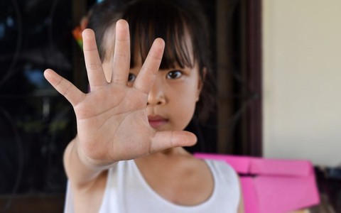 Cha mẹ cần làm gì để ngăn chặn nguy cơ trẻ bị lạm dụng?