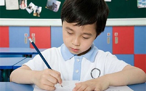 Bài Toán lớp 1 khiến loạt học sinh cấp 3 bó tay, ai tinh mắt mới chú ý đến chi tiết này