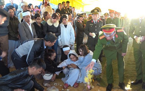 Tiễn biệt phó trưởng công an phường bị đâm tử vong khi làm nhiệm vụ