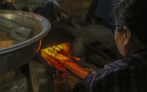 Làng bánh tráng 500 năm tuổi ở Đà Nẵng đỏ lửa xuyên đêm làm hàng Tết