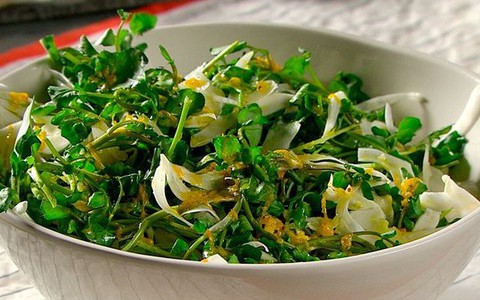 Một món rau từng bị coi như cỏ dại, nhưng lại là “kẻ thù” của lão hóa sớm, phòng được ung thư ở phụ nữ