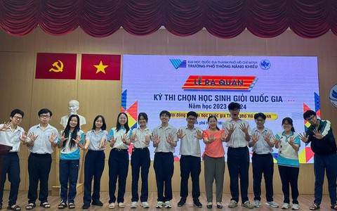 Nữ sinh lớp 10 ở TPHCM đạt giải nhất môn Văn quốc gia