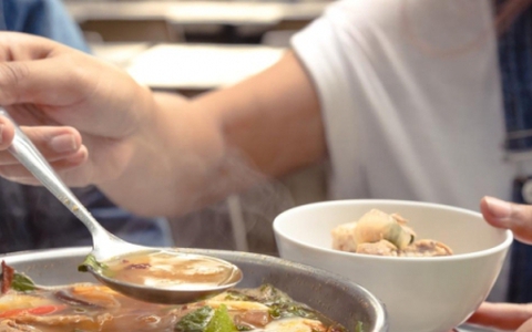 Một hành động nhỏ sau khi nấu canh có thể khiến cả nhà ngộ độc, bác sĩ đưa ra cảnh báo
