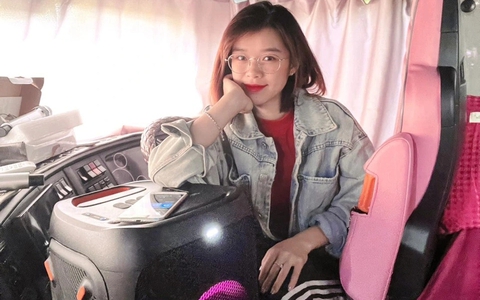 Bóng hồng cưỡi "người khổng lồ xa lộ" chinh phục mọi nẻo đường: "Chỉ cần cố gắng, phụ nữ có thể làm được mọi thứ!"