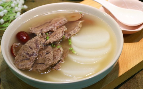 Mùa đông nên thường xuyên ăn món canh này để chống cảm lạnh, bồi bổ khí huyết và phòng ngừa suy nhược cơ thể