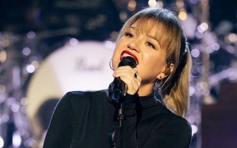 Kelly Clarkson chia sẻ bí quyết giảm cân hậu ly hôn