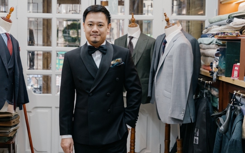 Nhạc sĩ Nguyễn Đức Cường bảnh bao trong trang phục vest chú rể, sắp rước “yêu nữ" Vũ Hạnh Nguyên về dinh?