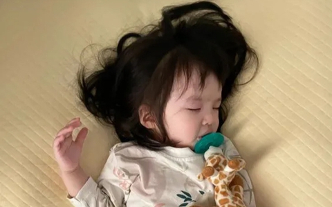 Con bị ho, sổ mũi có thể theo dõi tại nhà, nhưng nếu xuất hiện dấu hiệu này thì bắt buộc phải đi khám