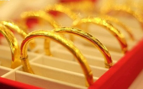 Giá vàng hôm nay 4/1: Nhận thông tin mới từ Fed, vàng lao dốc